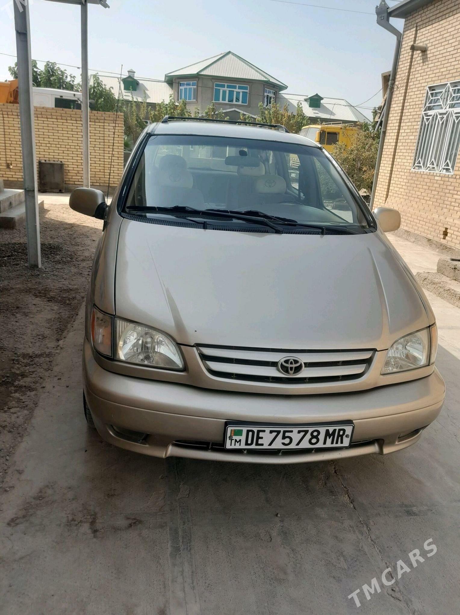 Toyota Sienna 2002 - 150 000 TMT - Мары - img 1