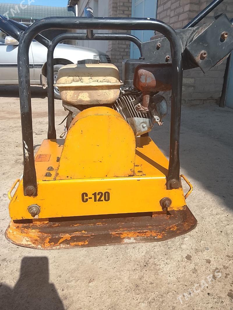 каток - Гурбансолтан Едже - img 3