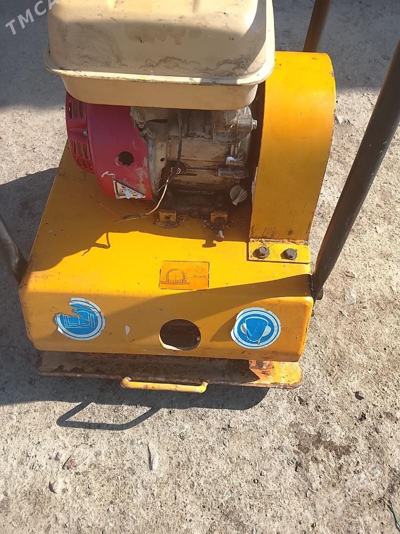 каток - Гурбансолтан Едже - img 2