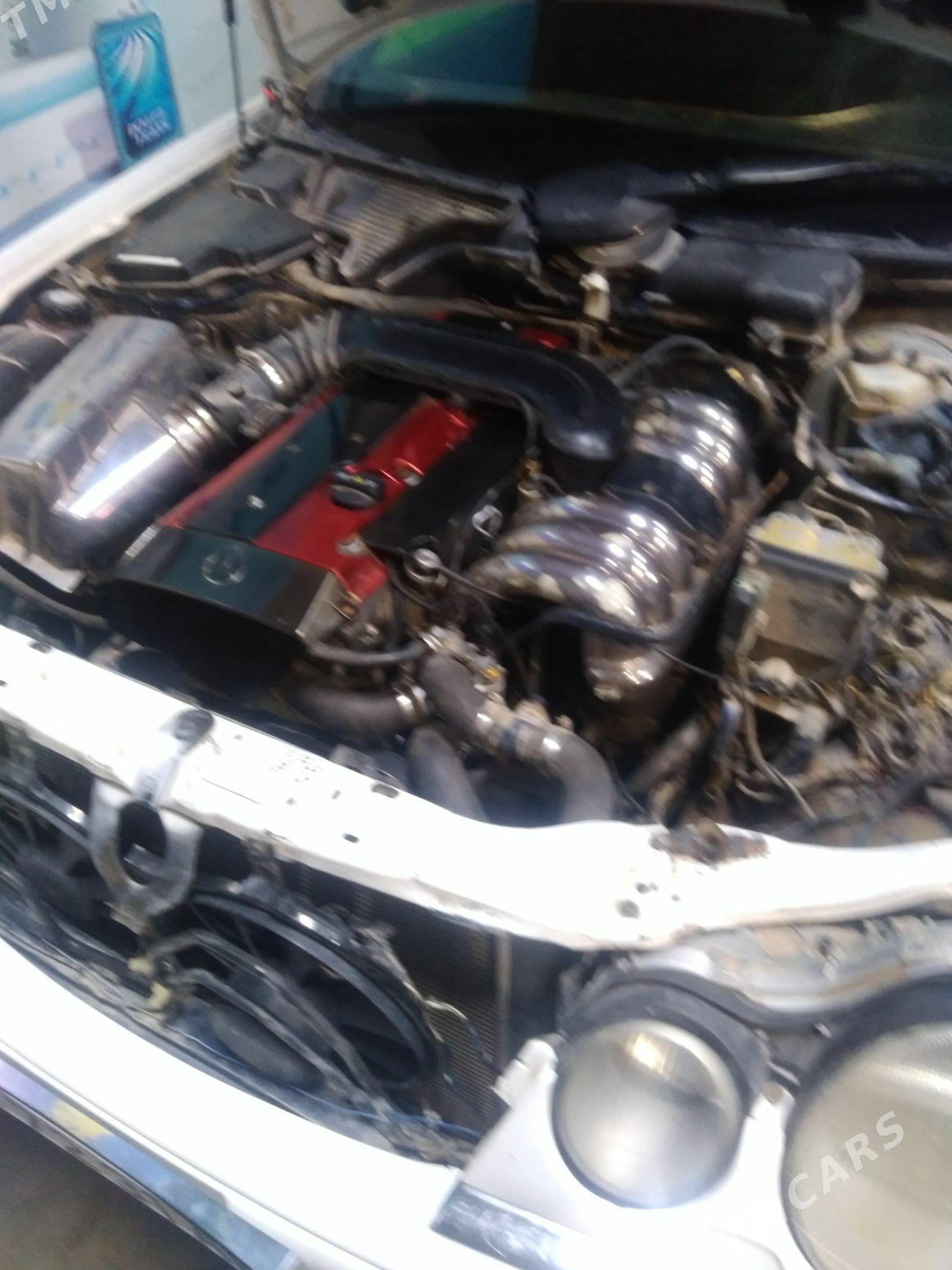 Mercedes-Benz E320 1997 - 110 000 TMT - Теджен - img 2