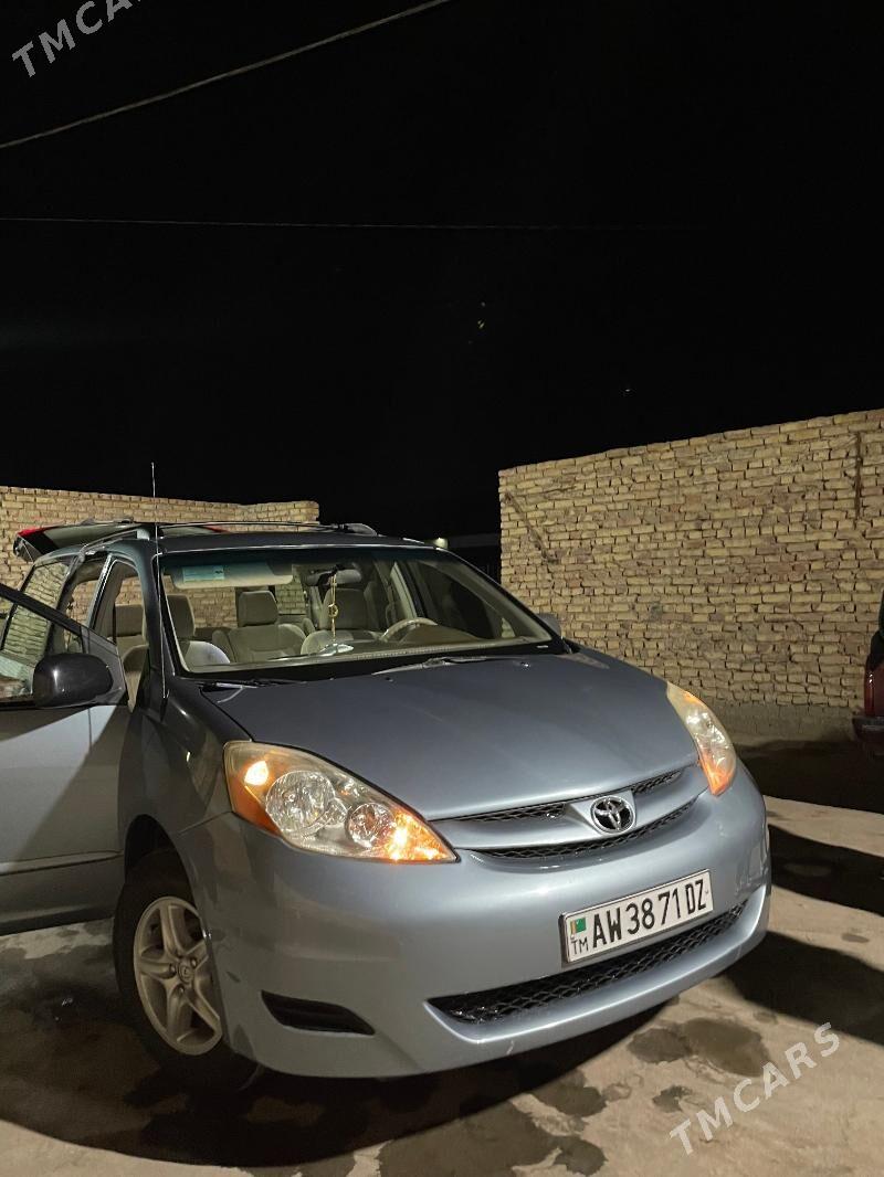 Toyota Sienna 2008 - 240 000 TMT - Köneürgenç - img 5