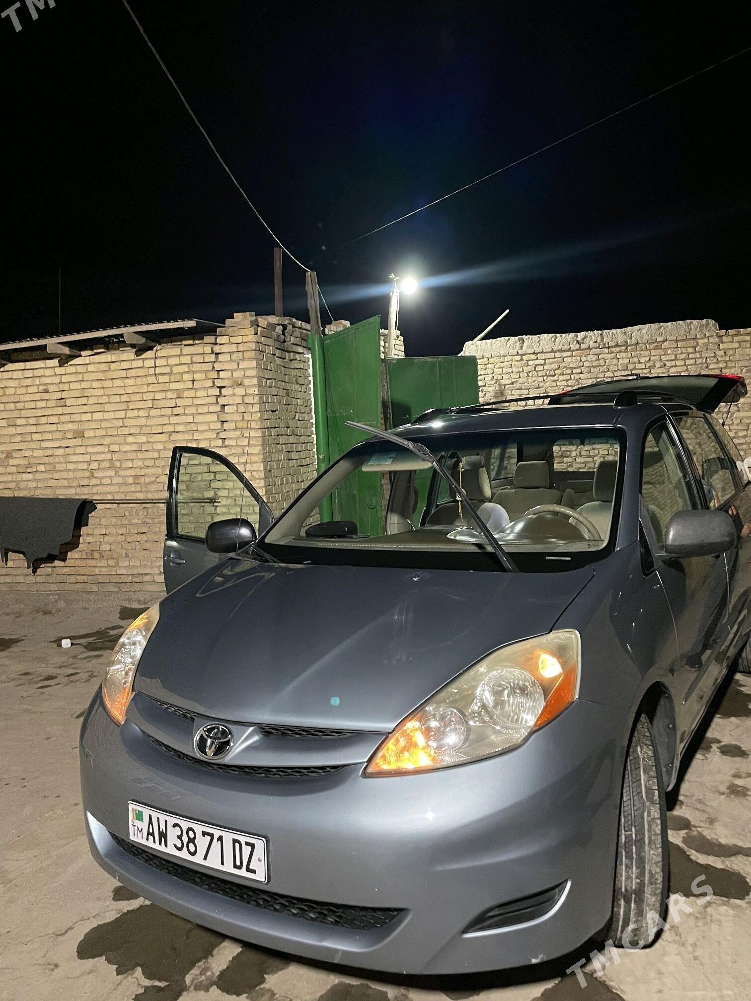 Toyota Sienna 2008 - 240 000 TMT - Köneürgenç - img 6