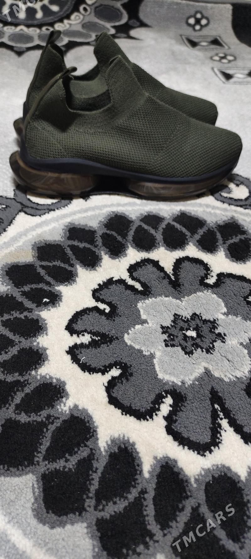 Jenski krasowka - Туркменабат - img 2