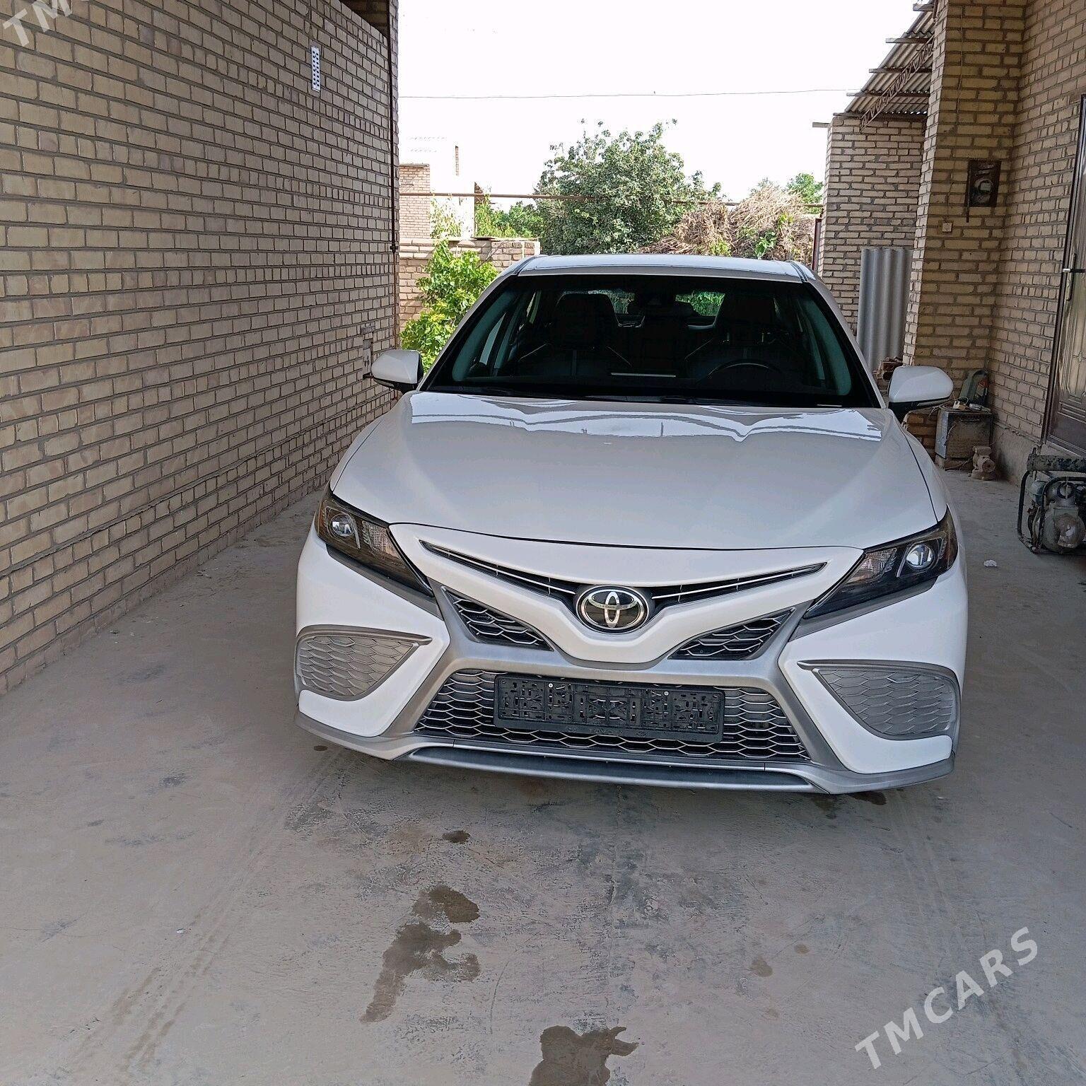 Toyota Camry 2022 - 315 000 TMT - Халач - img 6