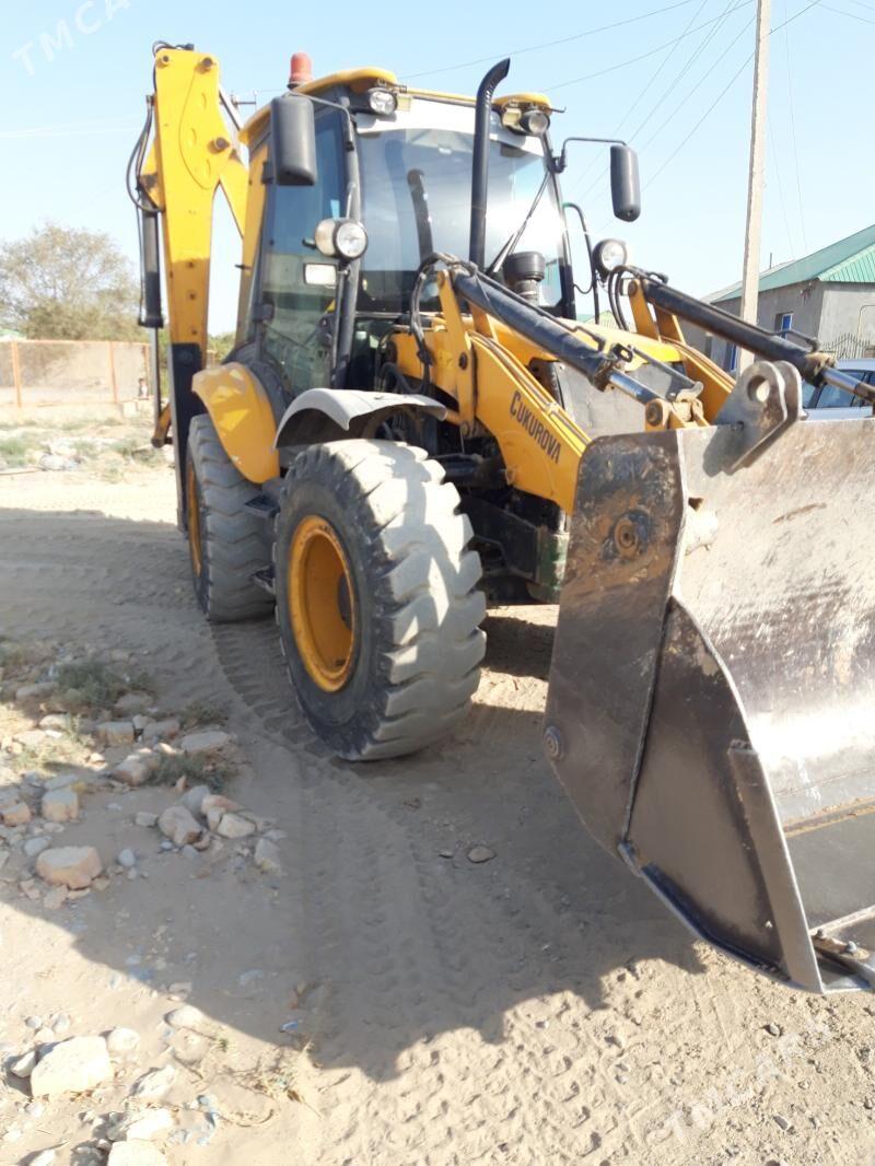 JCB 4CX ECO 2011 - 500 000 TMT - Ak bugdaý etraby - img 1