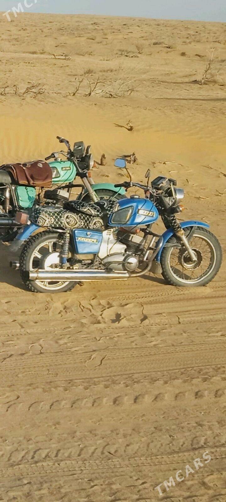 Iž Ýupiter 1994 - 15 000 TMT - Ak bugdaý etraby - img 1