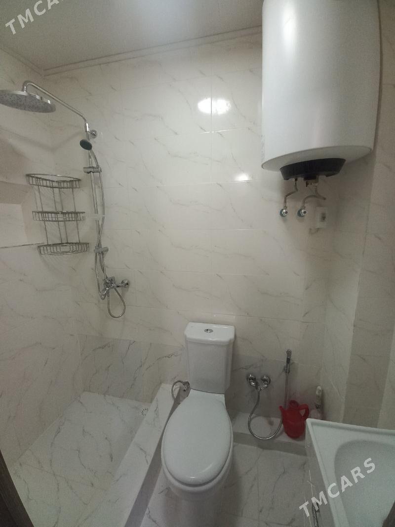 Magtymguly uniwerin yanynda - Aşgabat - img 3