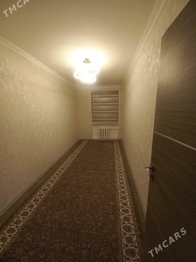 Magtymguly uniwerin yanynda - Aşgabat - img 4