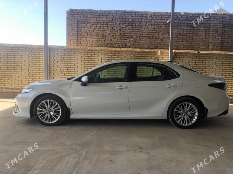 Toyota Camry 2021 - 395 000 TMT - Baýramaly - img 5