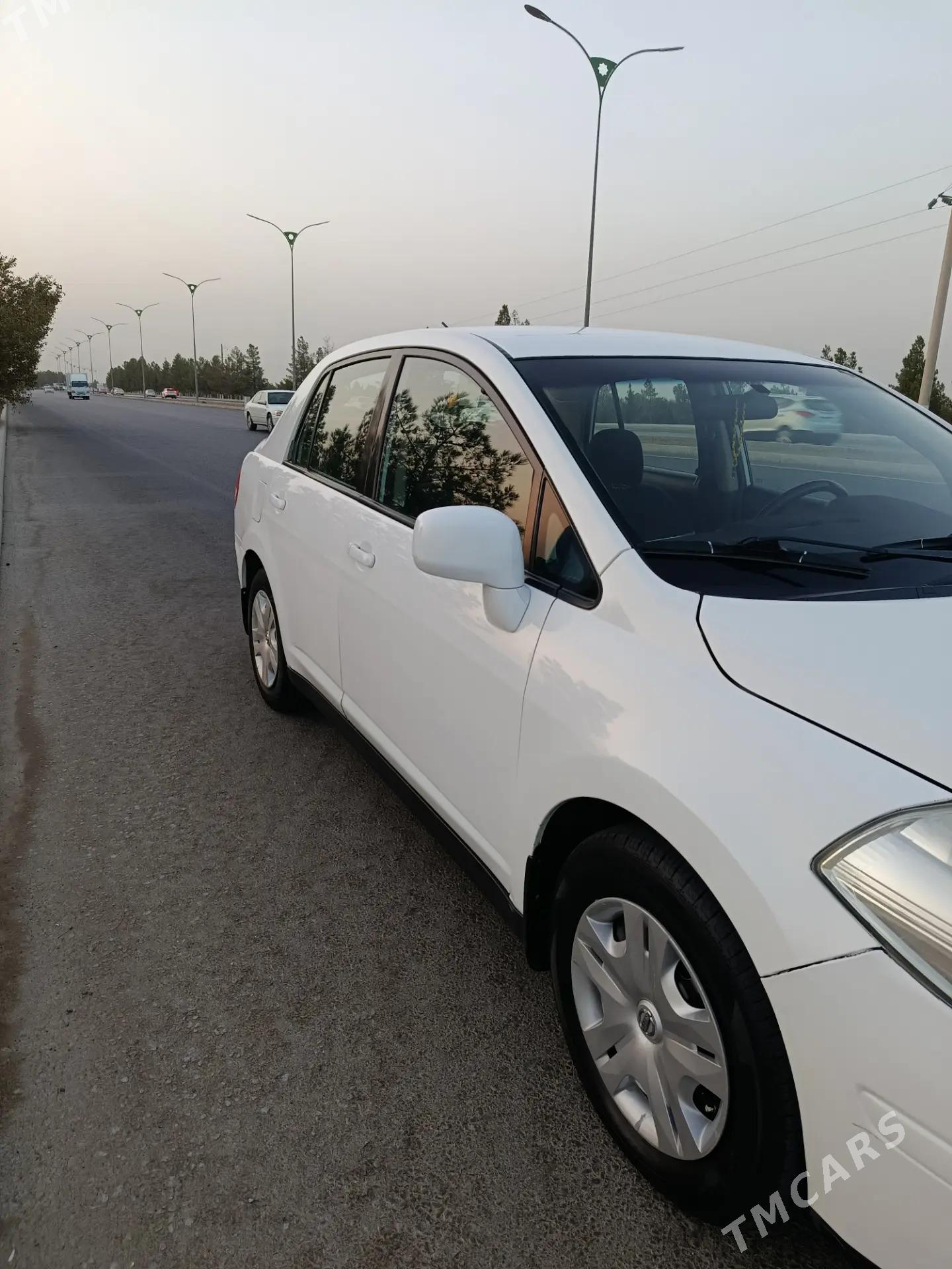 Nissan Versa 2010 - 140 000 TMT - Büzmeýin - img 1