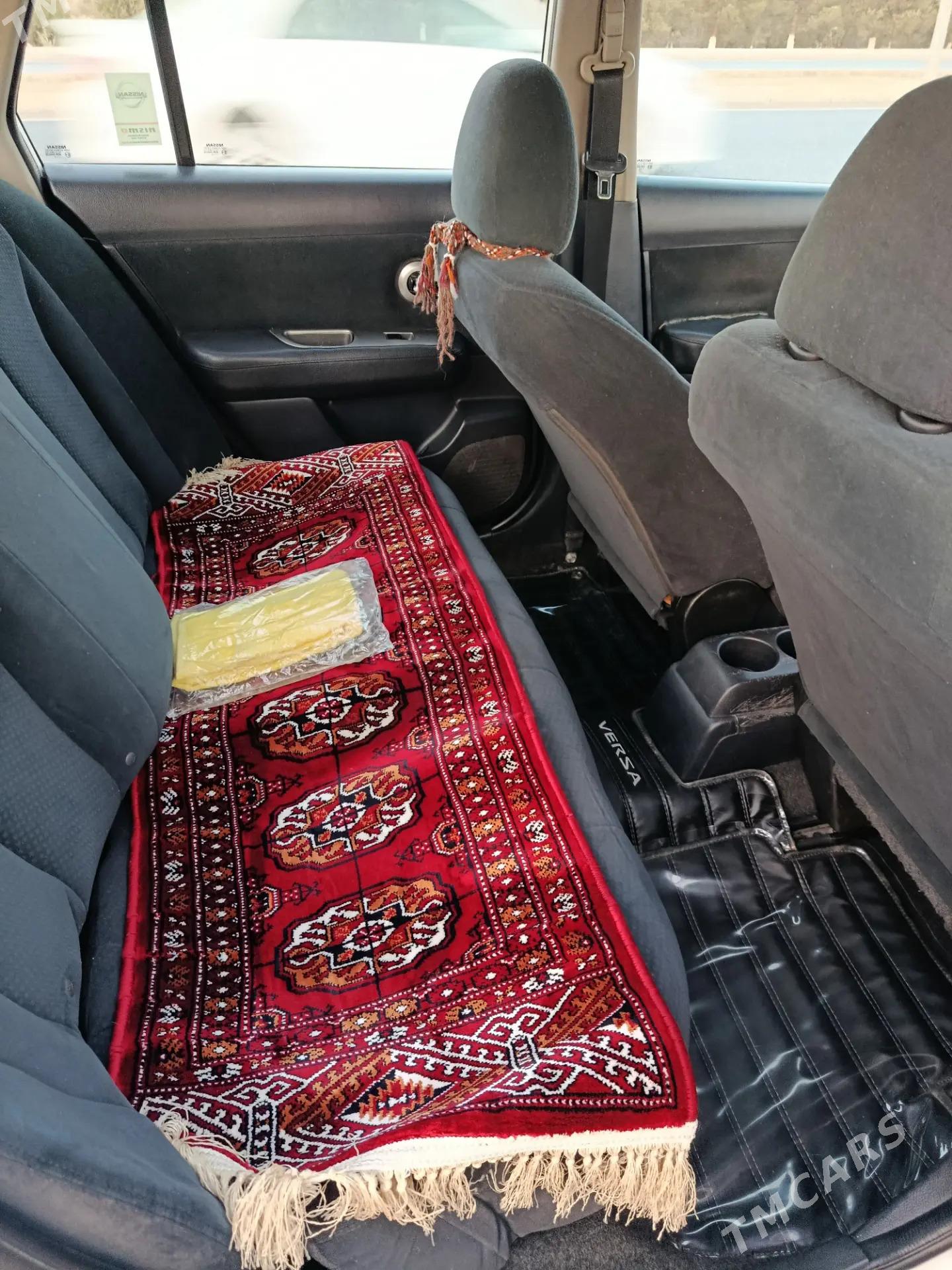 Nissan Versa 2010 - 140 000 TMT - Büzmeýin - img 4