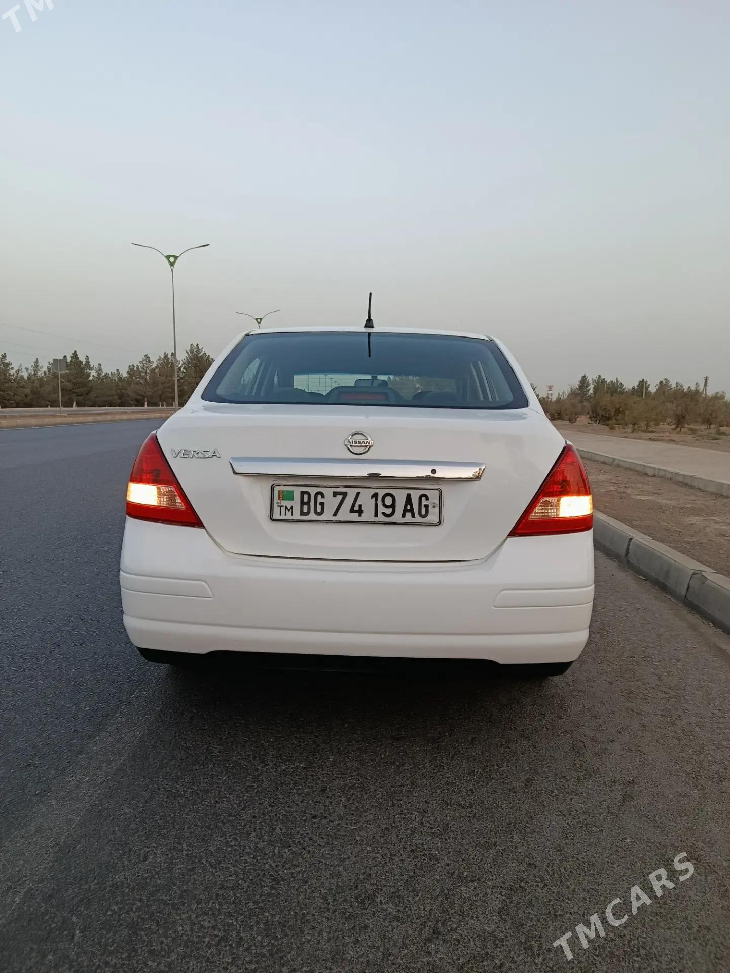 Nissan Versa 2010 - 140 000 TMT - Büzmeýin - img 7
