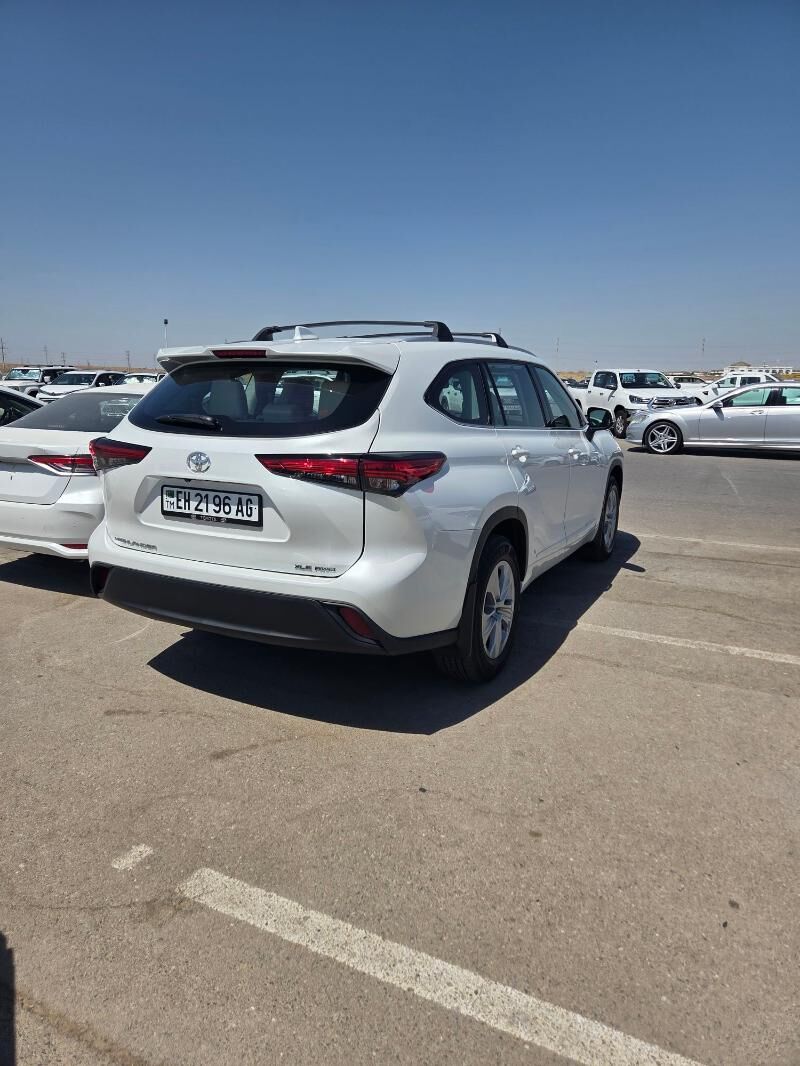 Toyota Highlander 2022 - 690 000 TMT - Кëши - img 6