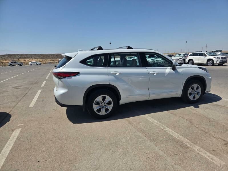 Toyota Highlander 2022 - 690 000 TMT - Кëши - img 5