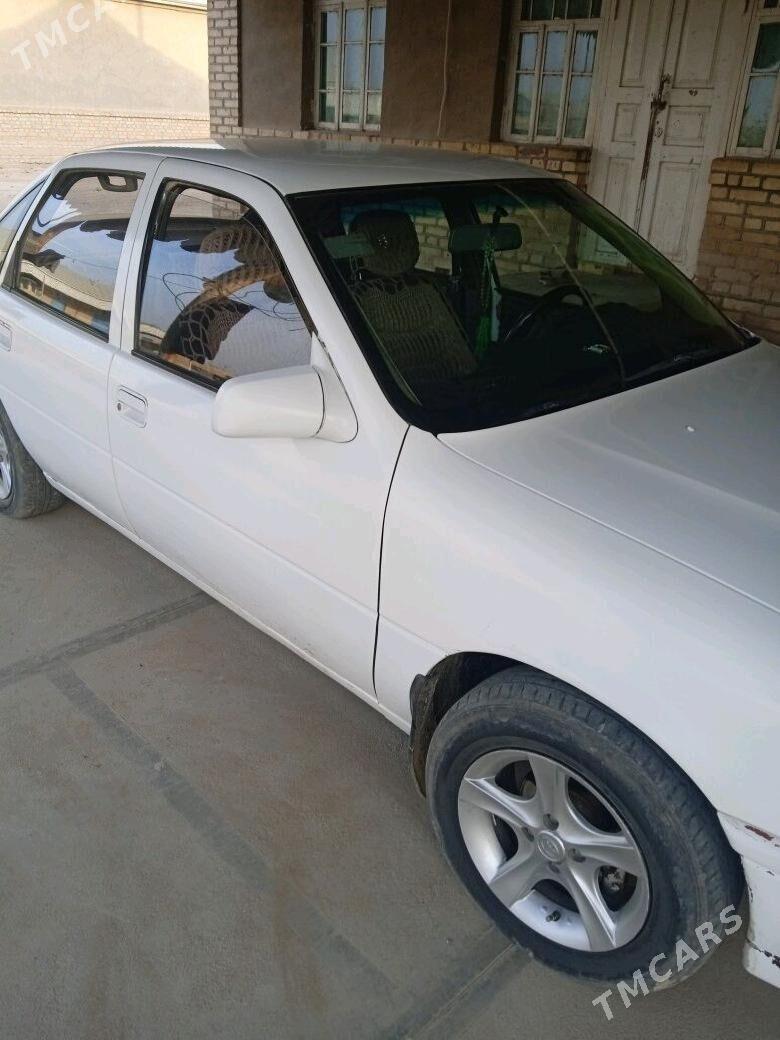 Opel Vectra 1990 - 33 000 TMT - Каракумский этрап - img 1