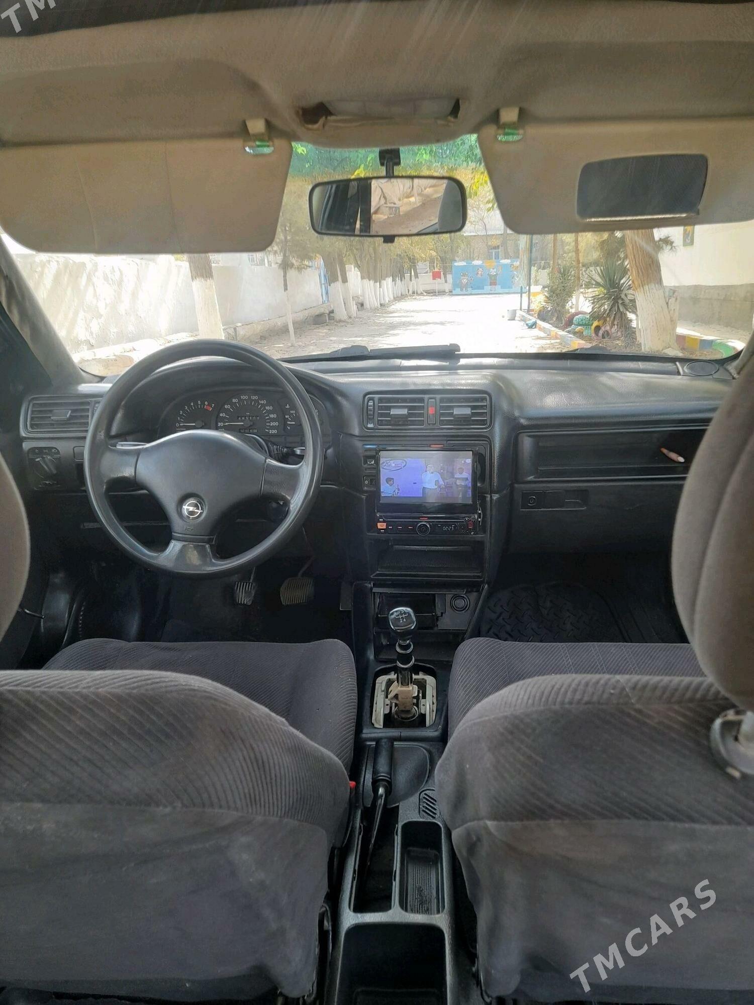 Opel Vectra 1990 - 33 000 TMT - Мары - img 9