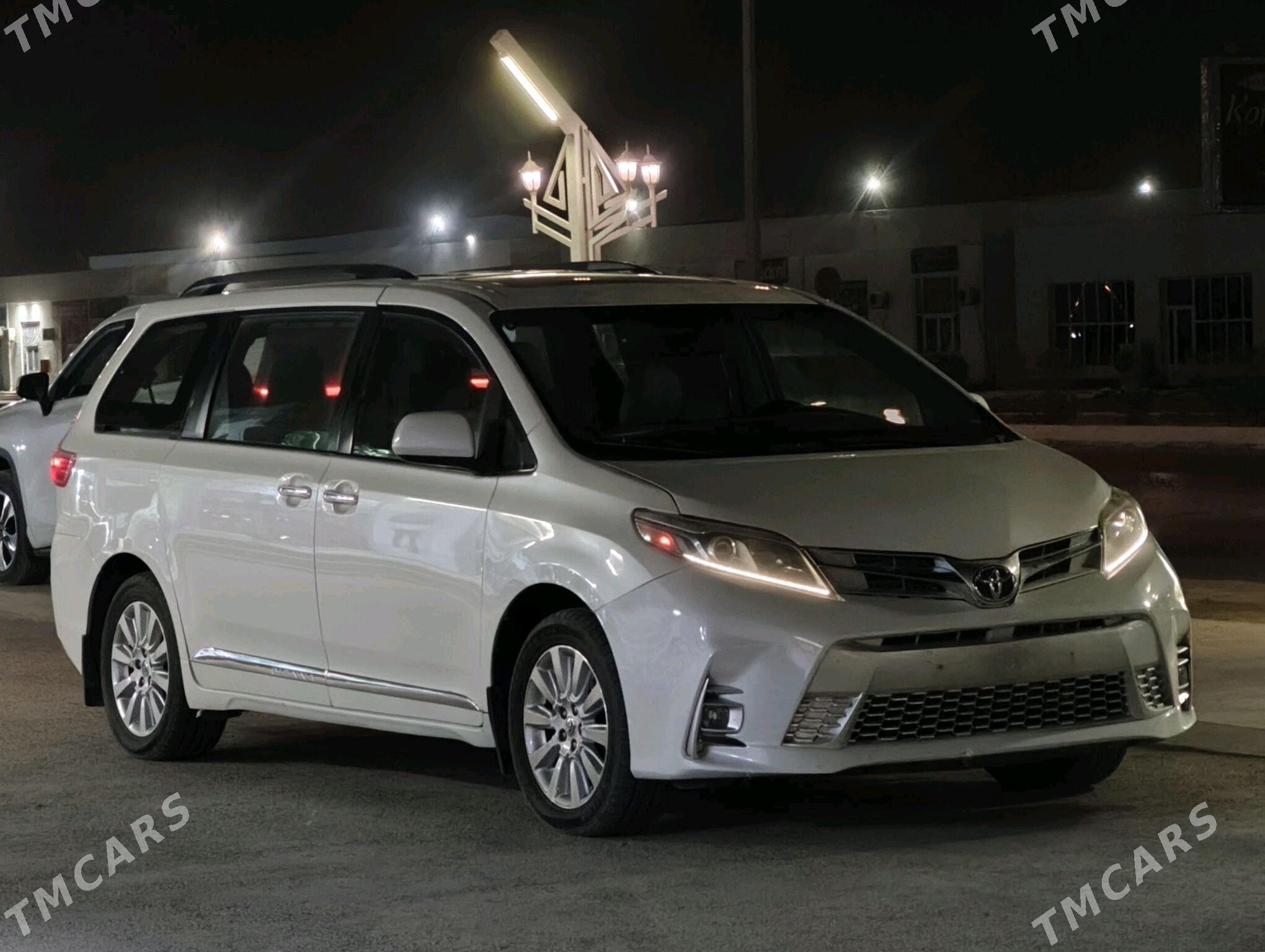 Toyota Sienna 2015 - 360 000 TMT - Теджен - img 4