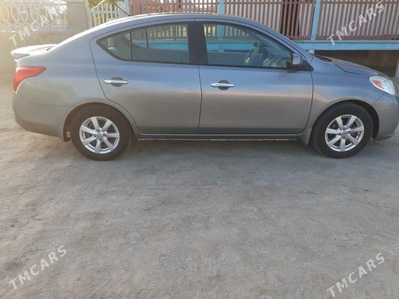Nissan Versa 2013 - 120 000 TMT - Эсенгулы - img 3