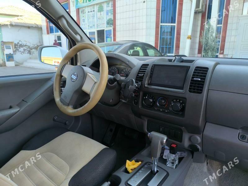 Nissan Navara 2012 - 190 000 TMT - Мары - img 4