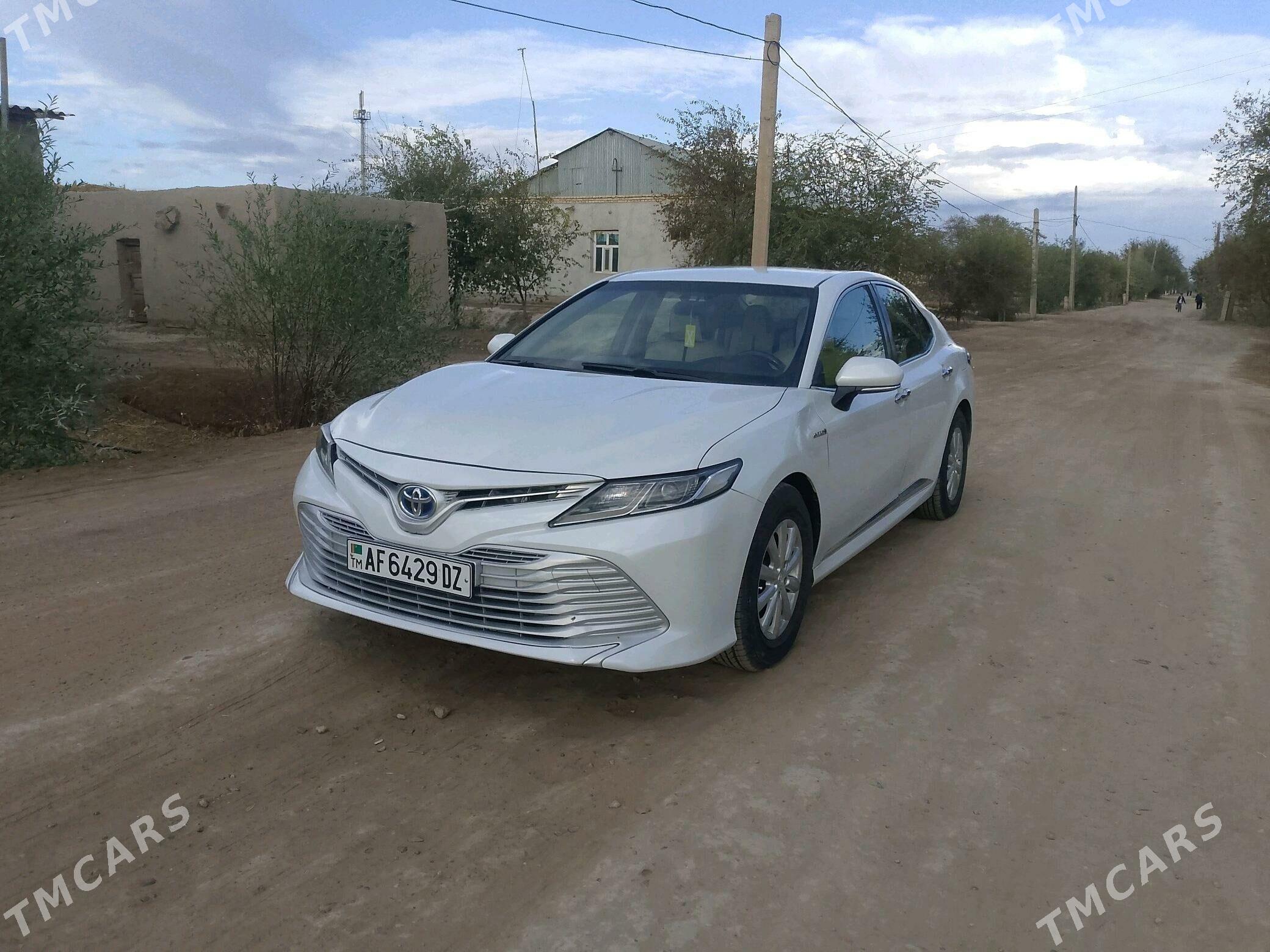 Toyota Camry 2020 - 235 000 TMT - Гурбансолтан Едже - img 1