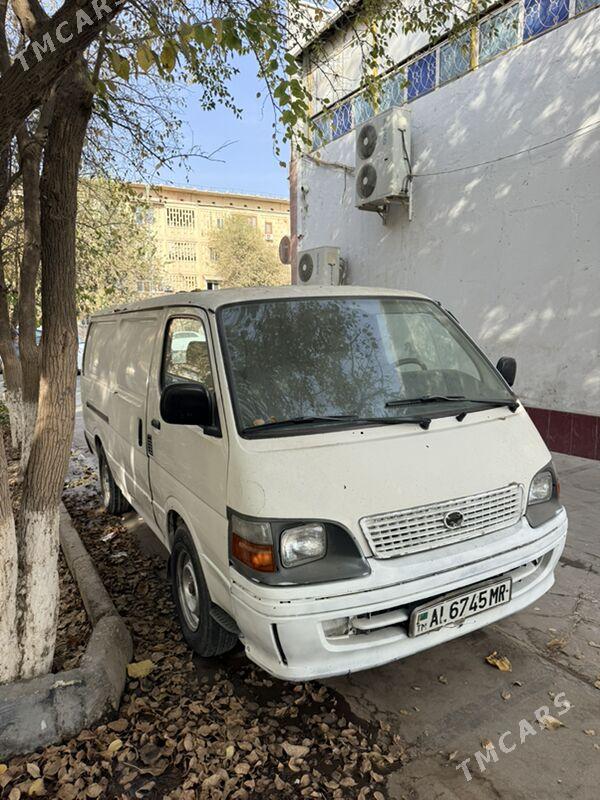 Toyota Hiace 2003 - 85 000 TMT - Мары - img 1