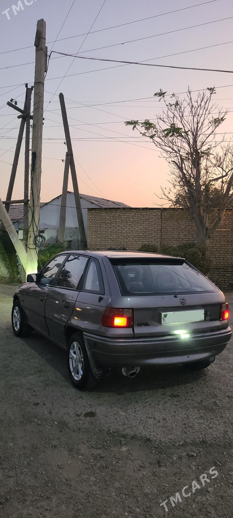 Opel Astra 1993 - 33 000 TMT - Мары - img 5