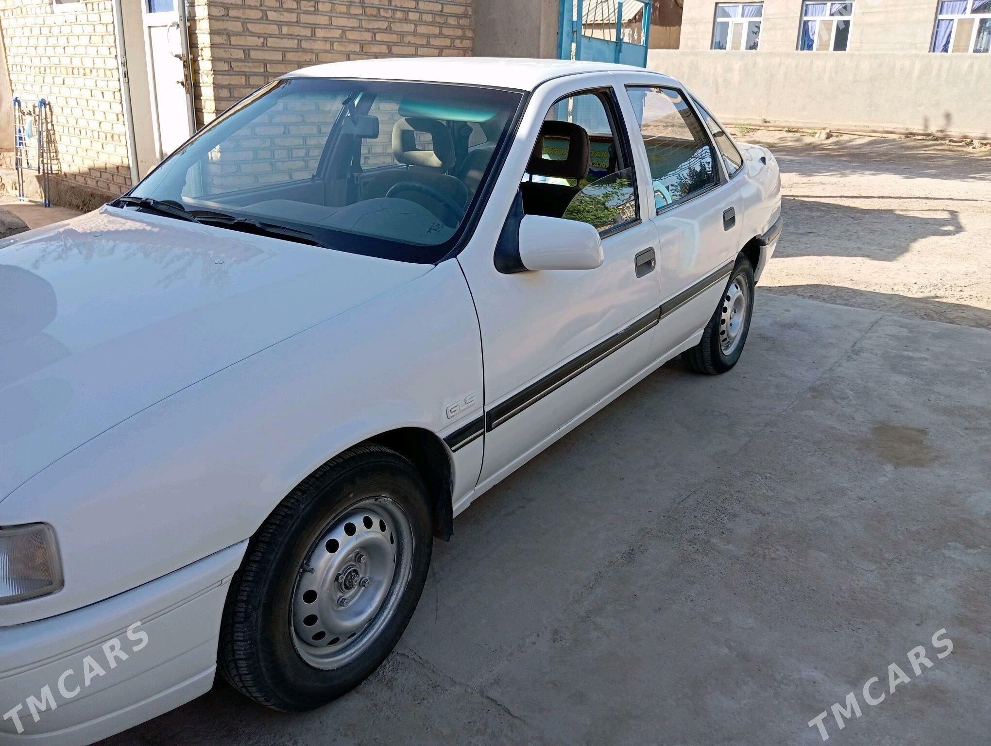 Opel Vectra 1990 - 33 000 TMT - Теджен - img 6