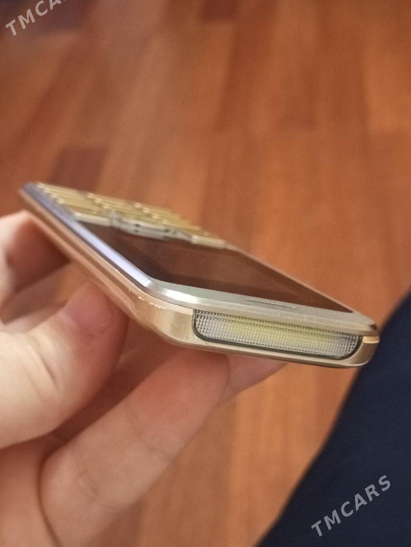 Maxfone v5 - 5 мкр - img 4