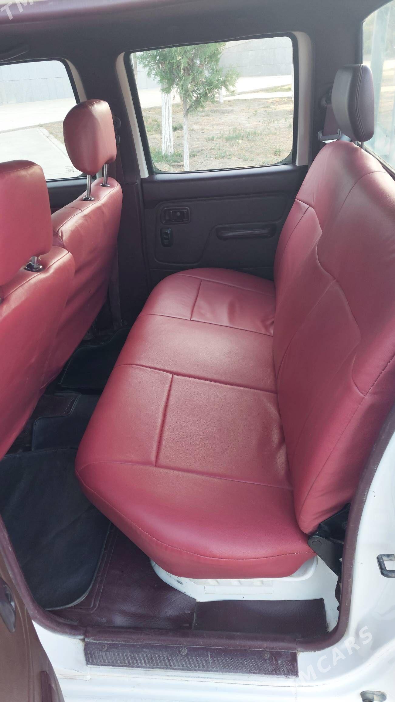 Nissan Navara 2011 - 125 000 TMT - Magtymguly - img 4