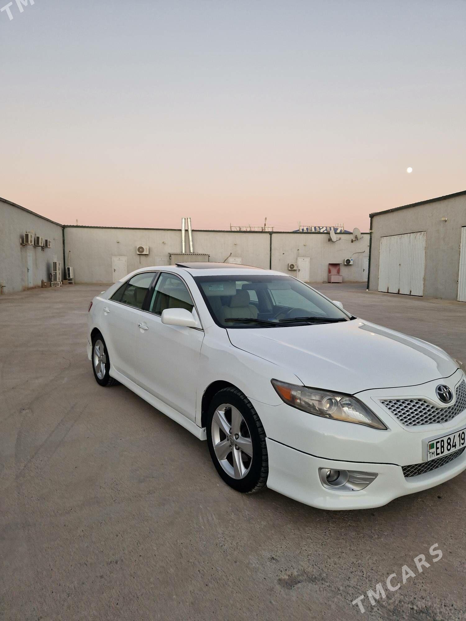 Toyota Camry 2010 - 190 000 TMT - Теджен - img 2