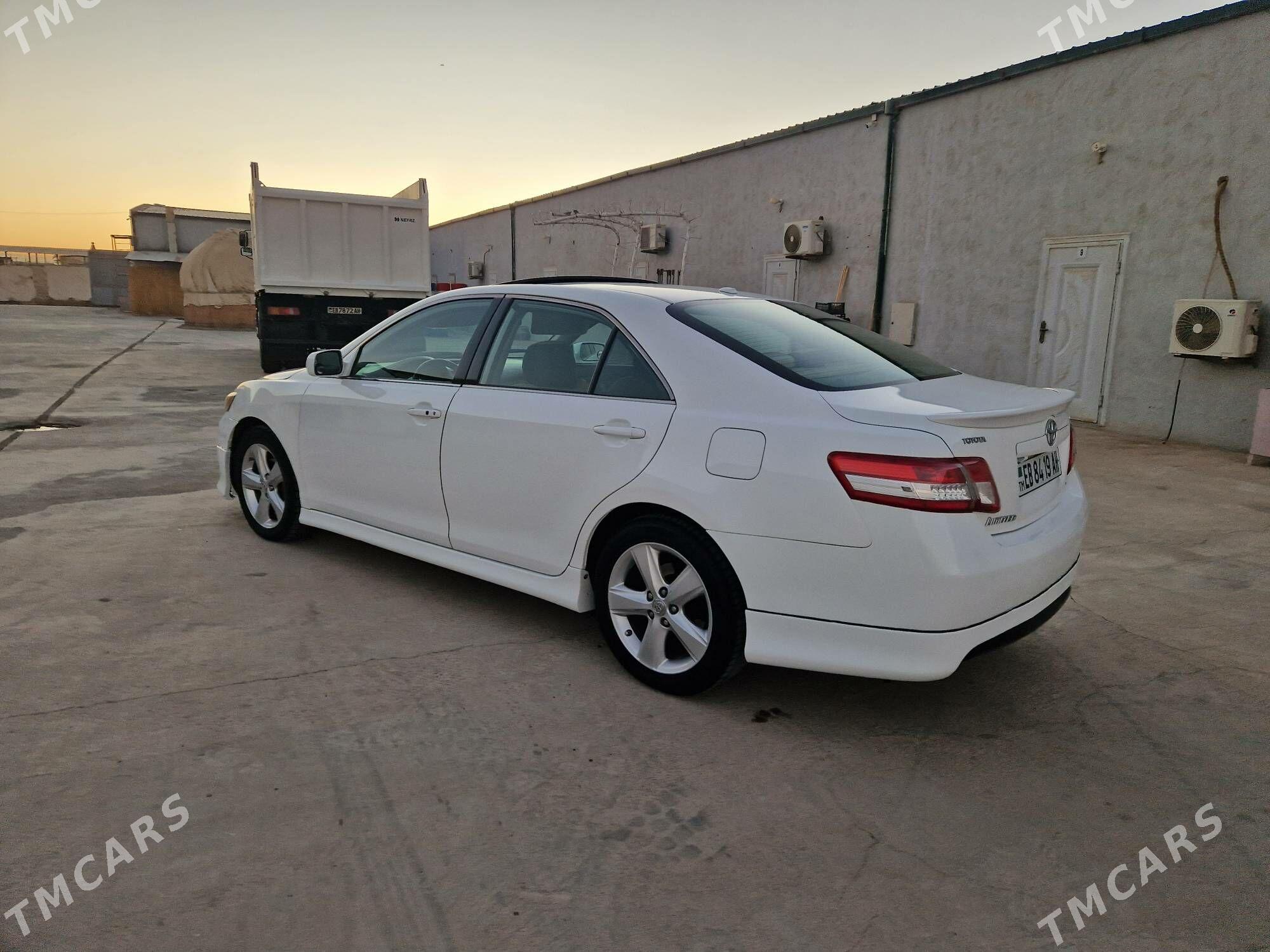 Toyota Camry 2010 - 190 000 TMT - Теджен - img 5