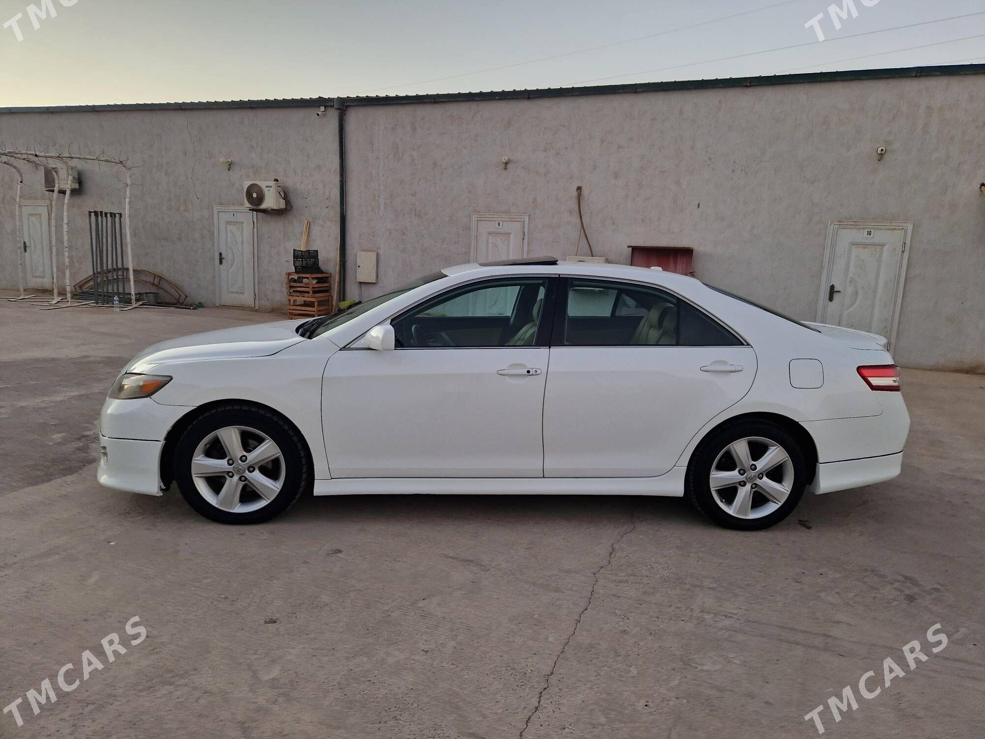 Toyota Camry 2010 - 190 000 TMT - Теджен - img 6