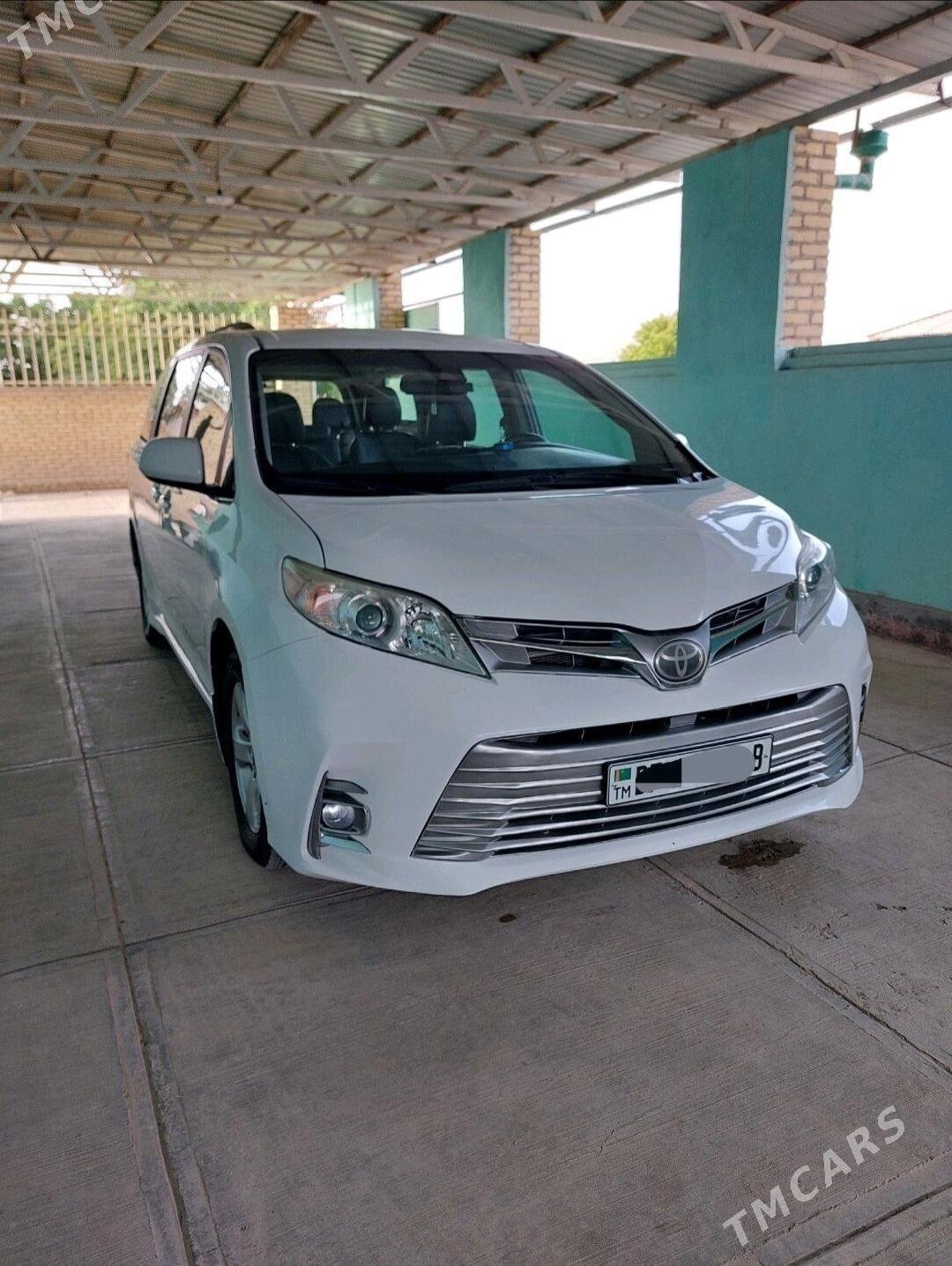 Toyota Sienna 2018 - 360 000 TMT - Ходжамбаз - img 4