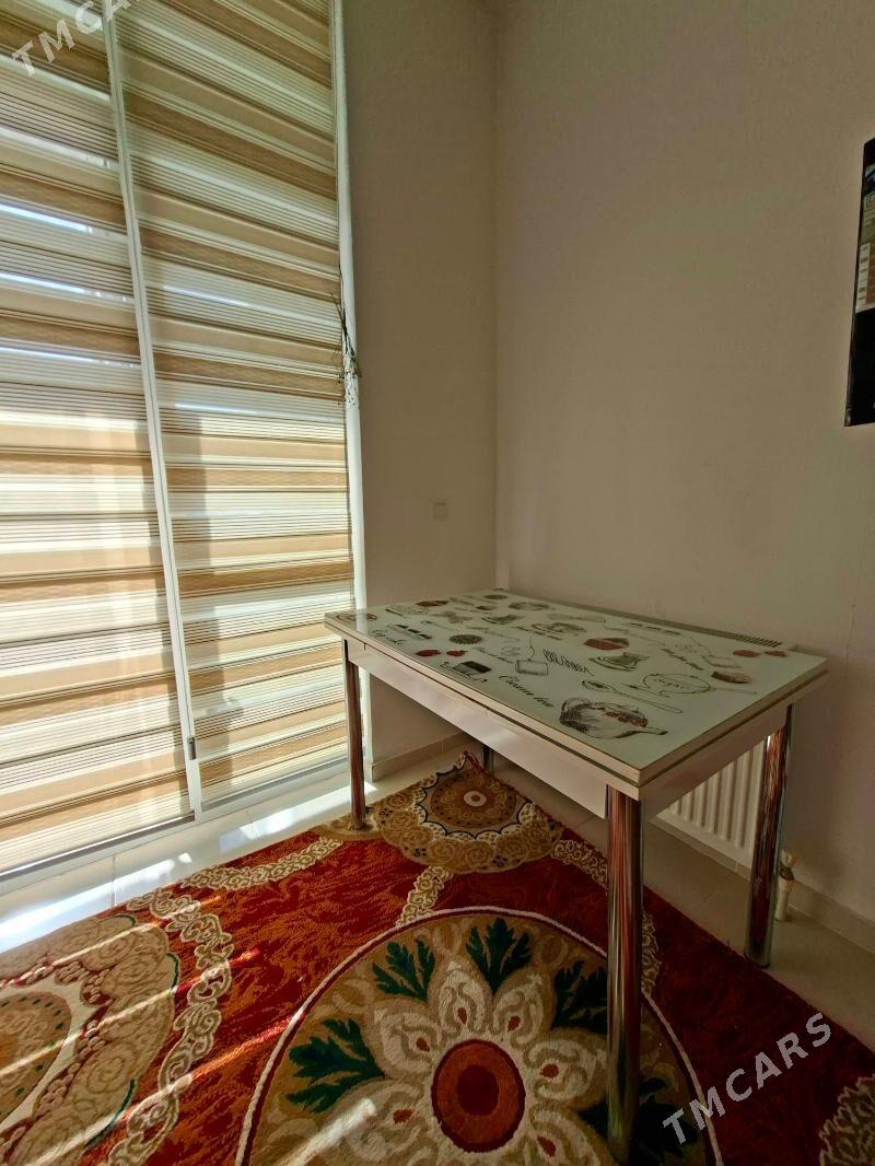 Aynaly stol - Gurtly - img 2