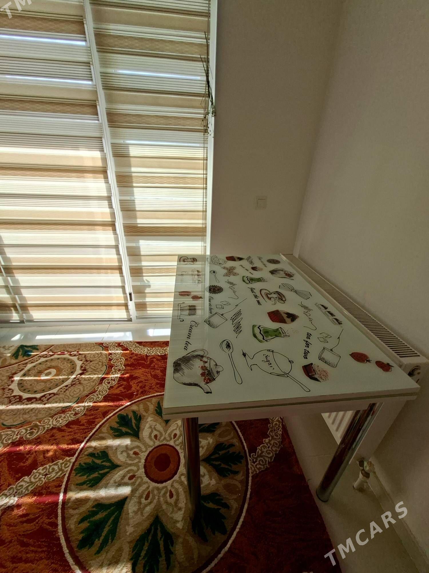 Aynaly stol - Gurtly - img 1