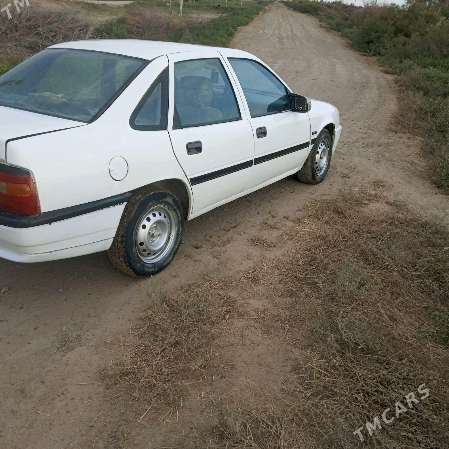 Opel Vectra 1990 - 30 000 TMT - Ruhubelent etraby - img 3