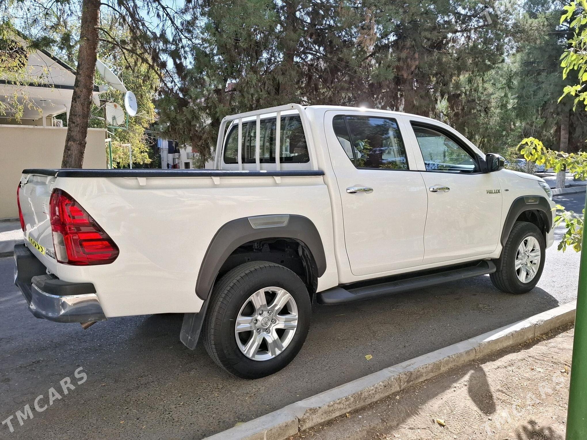 Toyota Hilux 2021 - 520 000 TMT - Aşgabat - img 4