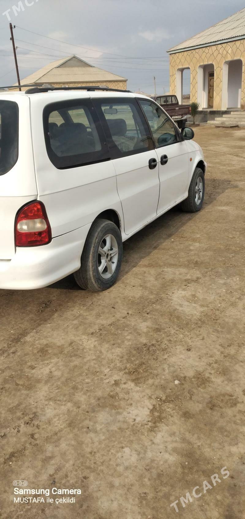 Kia Carnival 2000 - 40 000 TMT - Esenguly - img 4