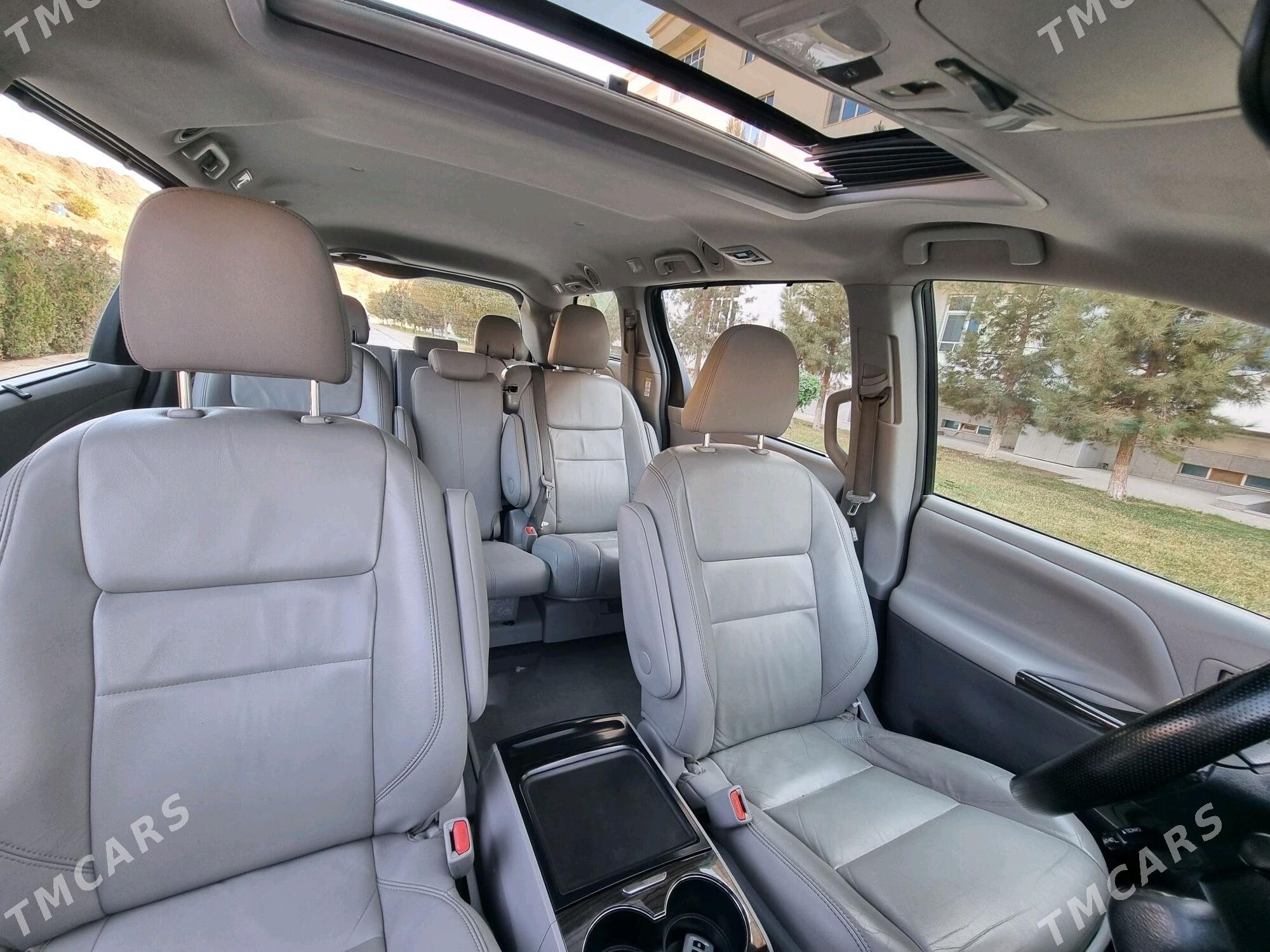 Toyota Sienna 2015 - 390 000 TMT - Туркменбаши - img 7