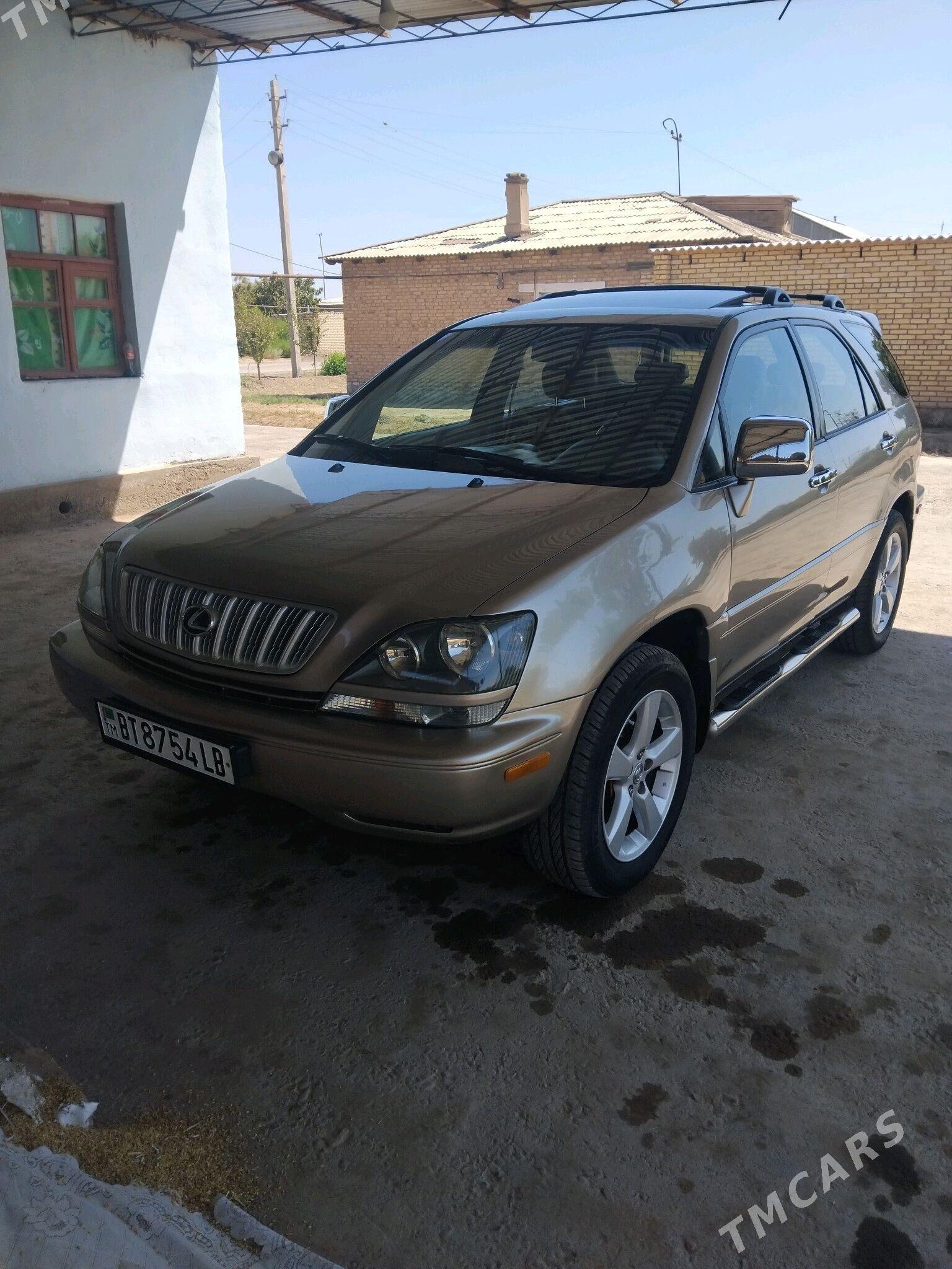 Lexus RX 300 2001 - 190 000 TMT - Сакар - img 1