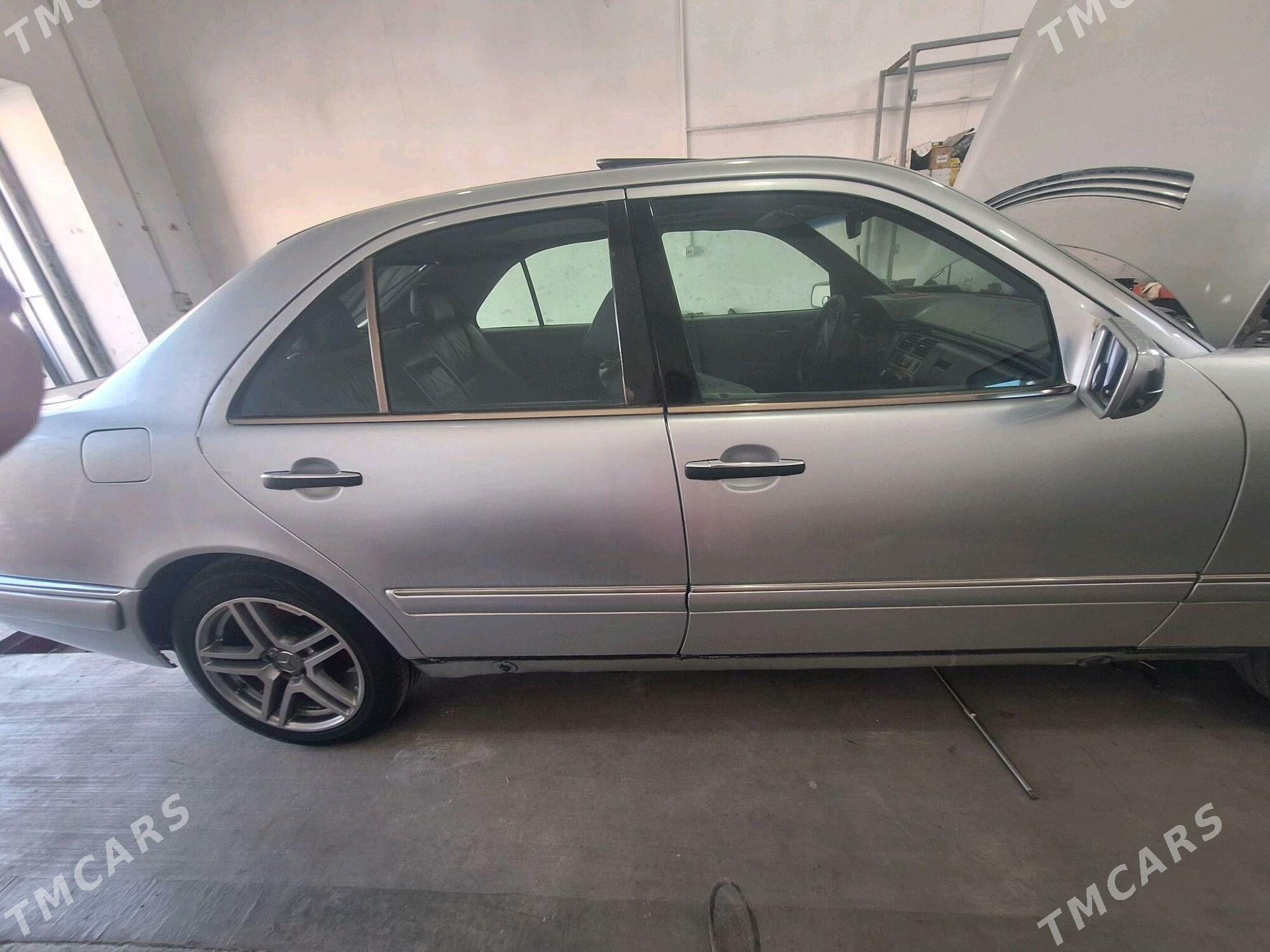 Mercedes-Benz E320 1996 - 60 000 TMT - Balkanabat - img 4
