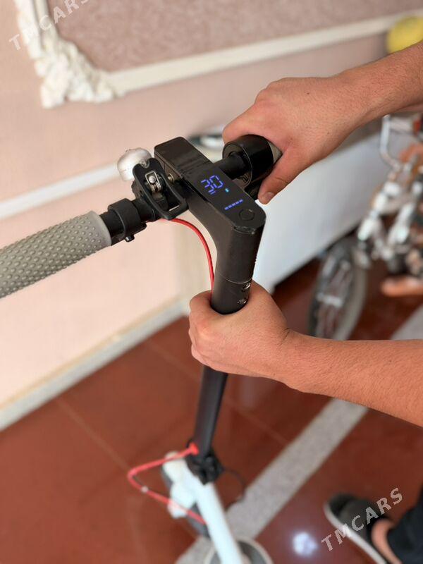 Elektrony somakat - Улица Ататурка - img 1