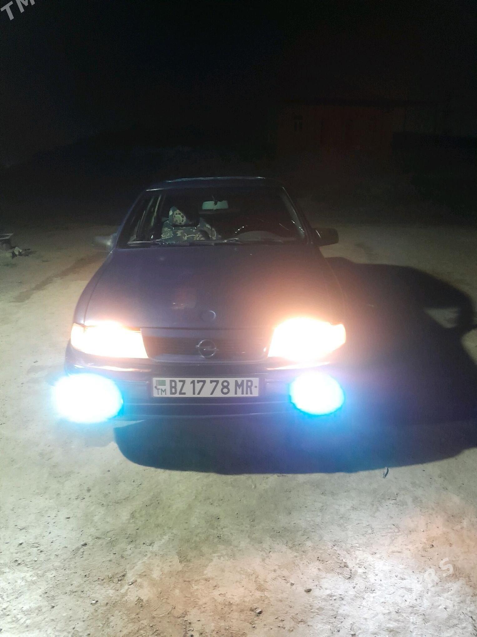 Opel Vectra 1990 - 30 000 TMT - Ёлётен - img 4