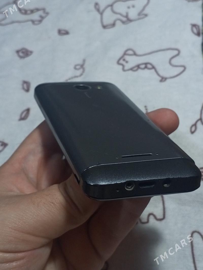 prastoy telefon Nokia - 5 мкр - img 4