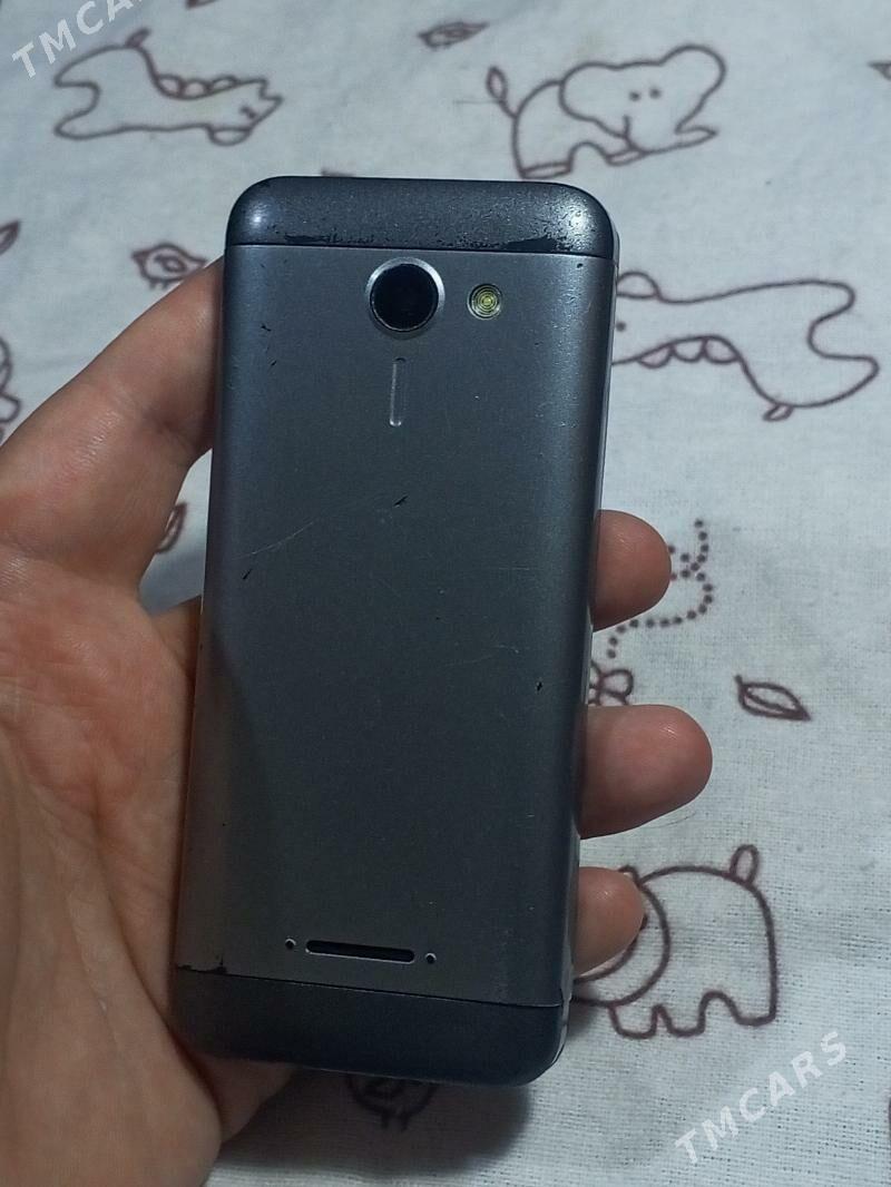 prastoy telefon Nokia - 5 мкр - img 3