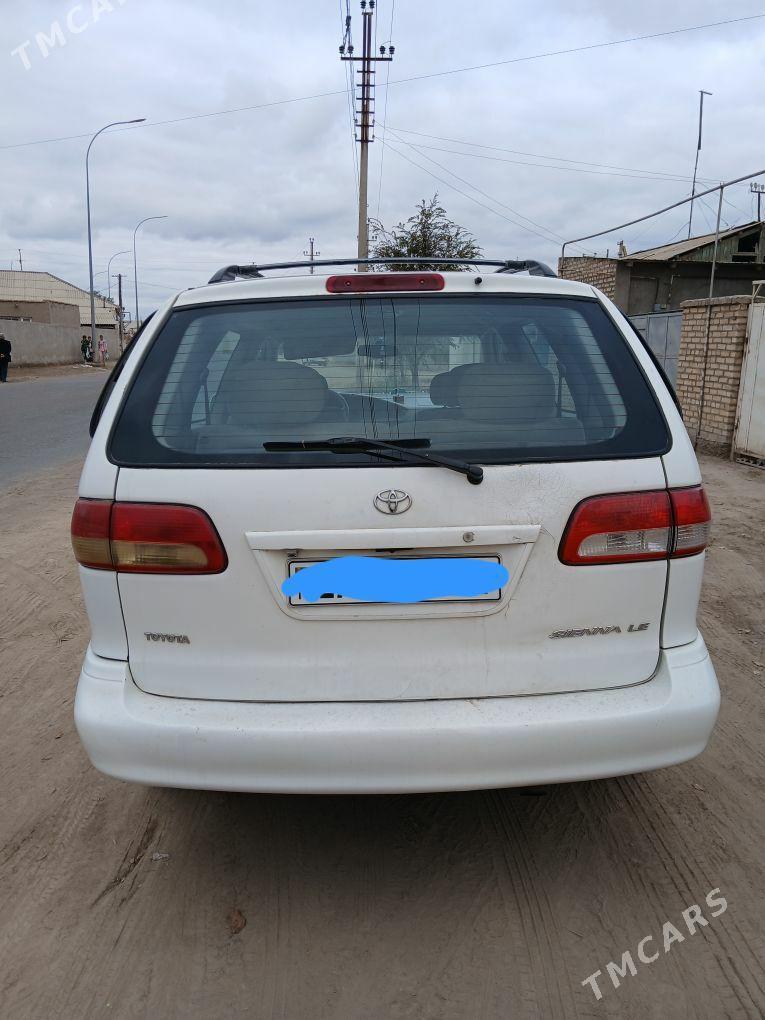 Toyota Sienna 2001 - 150 000 TMT - Köneürgenç - img 2