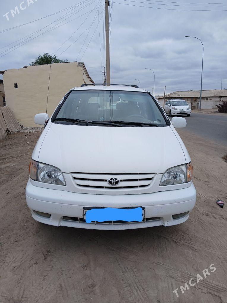 Toyota Sienna 2001 - 150 000 TMT - Köneürgenç - img 1
