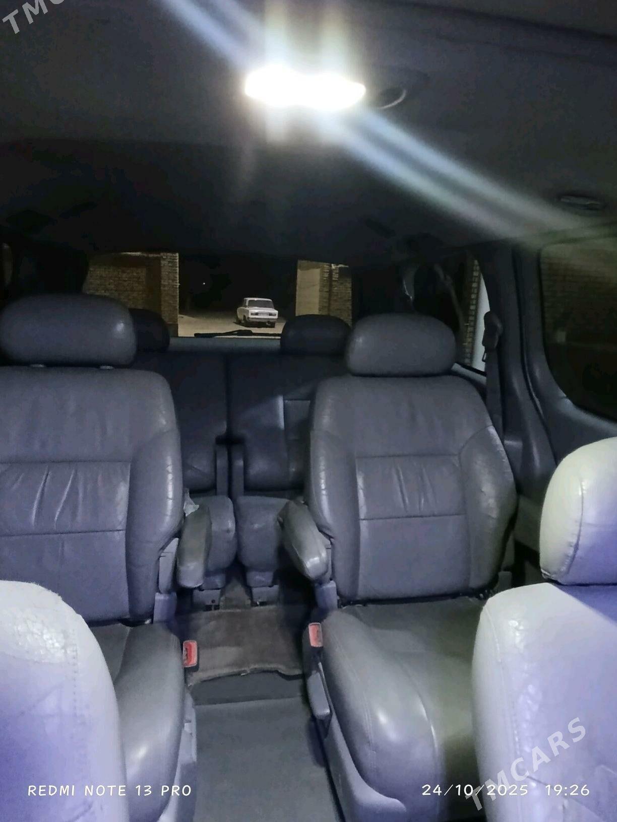 Toyota Sienna 2002 - 190 000 TMT - Мары - img 4