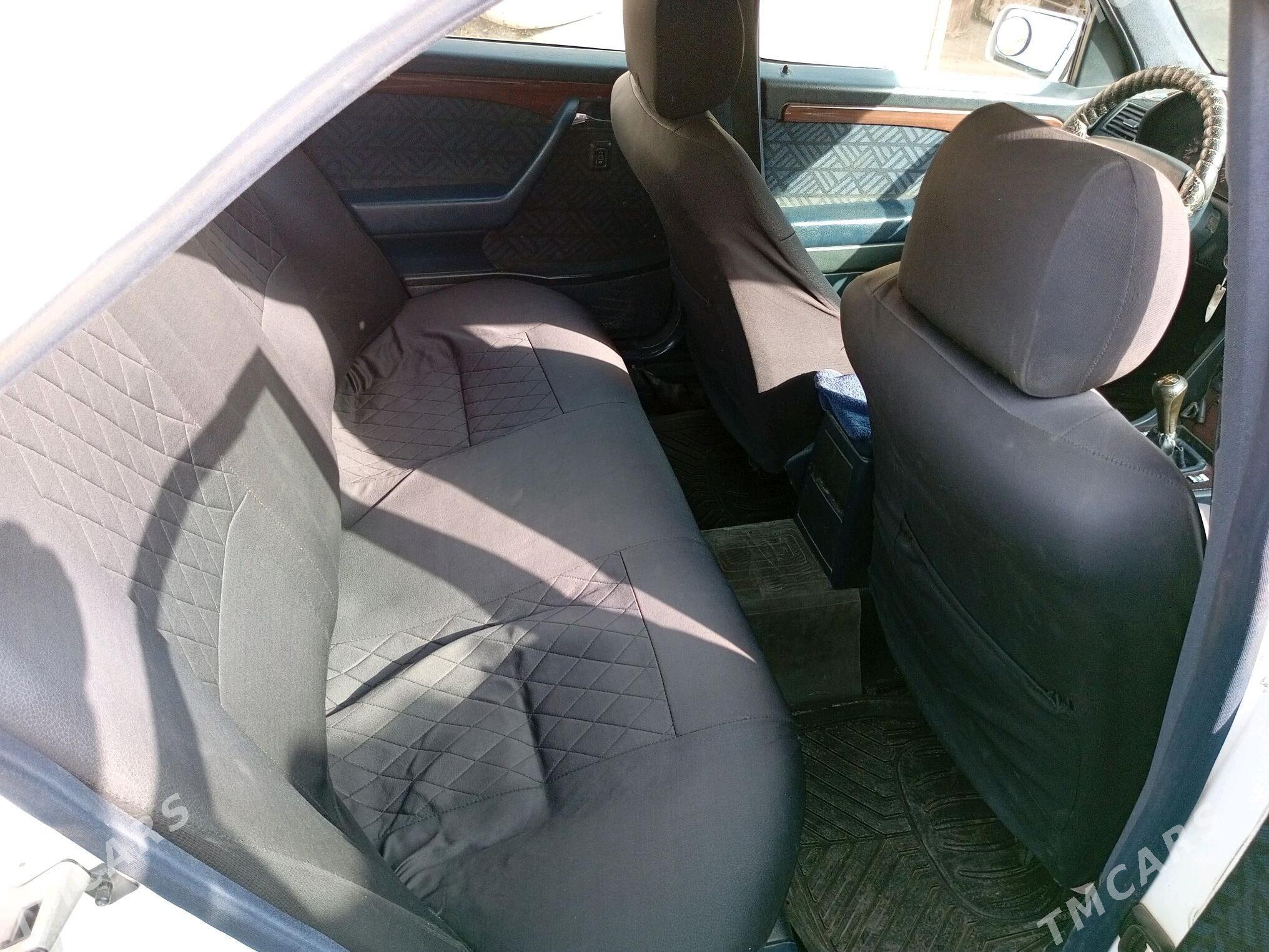 Mercedes-Benz C-Class 1995 - 44 000 TMT - Векильбазар - img 3