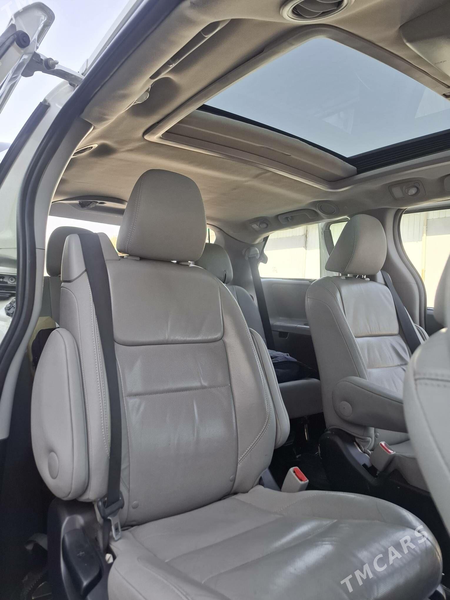 Toyota Sienna 2016 - 465 000 TMT - Aşgabat - img 1